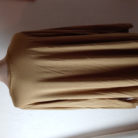 Logo Lavish Plus Size Embroidered Tunic - Picture 4 of 8